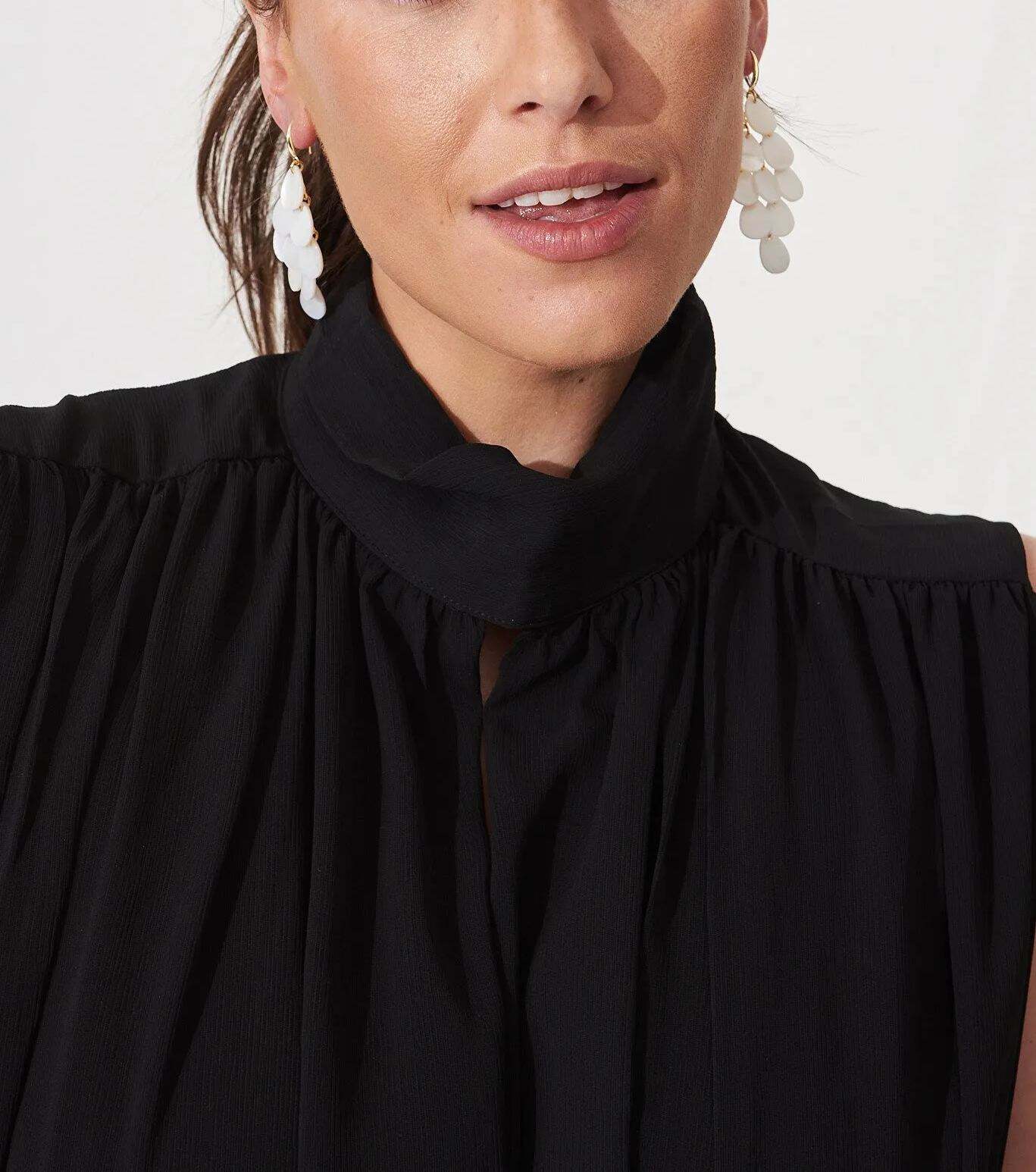 Drop Earrings In Gold